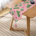 Realhomes Renkli Zemin Üzerinde Kaktüs Desenli Dijital Baskılı Özel Tasarım Püsküllü Şönil Üçgen Runner Realhomes