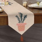 Realhomes Renkli Zemin Üzerinde Yaprak Desenli Dijital Baskılı Özel Tasarım Püsküllü Şönil Üçgen Runner Realhomes