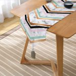 Realhomes Renkli Geometrik Desenli Mermer Motifli Dijital Baskılı Özel Tasarım Püsküllü Şönil Üçgen Runner Realhomes