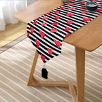 Realhomes Sevgililer Günü Özel Tasarım Dijital Baskılı Püsküllü Şönil Üçgen Runner Realhomes