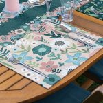 4+1 Rengarenk Zemin Üzerinde Çiçek & Yaprak Tasarımlı Amerikan Servis & Runner Seti Realhomes