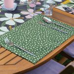 4+1 Renkli Zemin Üzerinde Yaprak Desenli Modern Amerikan Servis & Runner Seti Realhomes