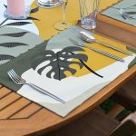 4+1 Beyaz Zemin Üzerinde Renkli Yaprak Desenli Amerikan Servis & Runner Seti Realhomes