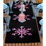 4+1 Siyah Zemin Pembe Kar Tanesi Tasarımlı Amerikan Servis & Runner Seti Realhomes