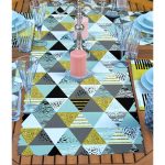 4+1 Beyaz Zemin Üzerinde Geometrik Desenli Modern Amerikan Servis & Runner Seti Realhomes