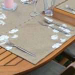 4+1 Rengarenk Zemin Üzerinde Beyaz Çiçek Desenli Modern Amerikan Servis & Runner Seti Realhomes