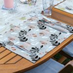 4+1 Renkli Zemin Üzerinde Yaprak Desenli Amerikan Servis & Runner Seti Realhomes