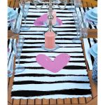 4+1 Siyah Çizgi Zeminli Kalp Tasarımlı Amerikan Servis & Runner Seti Realhomes