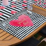 4+1 Siyah Beyaz Çizgili Kalp Motifli Amerikan Servis & Runner Seti Realhomes