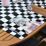 4+1 Dama Zeminli Fotoğraf Çeken & Kahve İçen Kız Tasarımlı Amerikan Servis & Runner Seti Realhomes