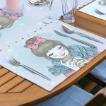 4+1 Fotoğraf Çeken & Kahve İçen Kız Tasarımlı Amerikan Servis & Runner Seti Realhomes