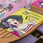 - ServisRunner-Set96-Gorsel3 - Realhomes  4+1 Pop-Art Fashion Girl Tasarımlı Amerikan Servis & Runner Seti Realhomes