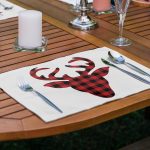 - Servis4lu-Set12-4lu-Kirmizi-Ekose-Motifli-Geyik-Tasarimli-Amerikan-Servis-Seti-1 - Realhomes 4'lü Kırmızı Ekose Motifli Geyik Tasarımlı Amerikan Servis Seti Realhomes