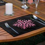 4'lü Siyah Zemin Pembe Kar Tanesi Tasarımlı Amerikan Servis Seti Realhomes