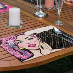 - Servis6li-Set463-Gorsel2 - Realhomes  6'lı Özel Tasarım Pop-Art Kız Desenli Amerikan Servis Seti Realhomes