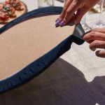 - SuplaRunner-DuzRenkSet-10121-Gorsel3 - Realhomes  Realhomes Kış Temalı Geyik & Bağ Evi Tasarımlı Üçgen Püsküllü Runner 1 Adet & 6 Adet Lacivert Renkli Supla Realhomes