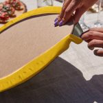 - SuplaRunner-DuzRenkSet-2065-Gorsel3 - Realhomes  Realhomes Üçgen Sarı Siyah Geometrik Çizimli Üçgen Püsküllü Runner 1 Adet & 6 Adet Sarı Renkli Supla Realhomes