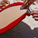 - SuplaRunner-DuzRenkSet-3057-Gorsel3 - Realhomes Realhomes Ekose Tasarımlı Mery Christmas Üçgen Püsküllü Runner 1 Adet & 6 Adet Kırmızı Renkli Supla Realhomes