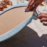 - SuplaRunner-DuzRenkSet-7439-Gorsel3 - Realhomes Realhomes Mavi Zemin Papatya Özel Tasarım Üçgen Püsküllü Runner 1 Adet & 6 Adet Açık Mavi Renkli Supla Realhomes