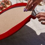 - SuplaRunner-DuzRenkSet-8662-Gorsel3 - Realhomes  Realhomes Ekose & Geyik Tasarımlı Üçgen Püsküllü Runner 1 Adet & 6 Adet Kırmızı Renkli Supla Realhomes