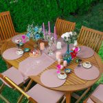 Realhomes Pudra Rengarenk Beyaz Çiçekli Üçgen Püsküllü Runner 1 Adet & 6 Adet Pudra Rengarenk Supla Realhomes