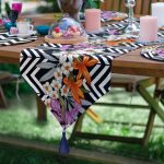 6+1'li Siyah Beyaz Zemin Üzerinde Gül Tasarımlı Supla Runner Seti Realhomes