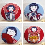 4'lü Kırmızı Ve Mavi Japon Kız Tasarımlı Dekoratif Yuvarlak Yastık Kırlent Kılıf Seti Realhomes