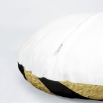 - YuvPtk4luSet360-4lu-Siyah-Zemin-Uzerinde-Gold-Detayli-Modern-Yuvarlak-Yastik-Kirlent-Kilif-Seti-2 - Realhomes 4'lü Siyah Zemin Üzerinde Gold Detaylı Modern Yuvarlak Yastık Kırlent Kılıf Seti Realhomes