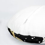 4'lü Siyah Zemin Üzerinde Gold Detaylı Yılbaşo Desenli Modern Yuvarlak Yastık Kırlent Kılıf Seti Realhomes