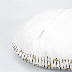 4'lü Beyaz Zemin Üzerinde Gold Detaylı Yaprak Desenli Modern Yuvarlak Yastık Kırlent Kılıf Seti Realhomes