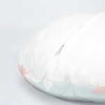 4'lü Mavi Zeminde Pembe Ve Beyaz Yaprak Çizimli Modern Yuvarlak Yastık Kırlent Kılıf Seti Realhomes