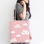 - Canta-2141-1 - Realhomes Pembe Zeminli Bulut Desenli Dijital Baskılı Kumaş Plaj Çantası Realhomes