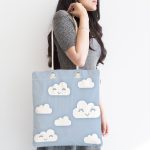 - Canta-2142-1 - Realhomes Mavi Zeminli Bulut Temalı Dijital Baskılı Kumaş Plaj Çantası Realhomes
