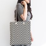 - Canta-2232-1 - Realhomes Gri Zikzak Temalı Dijital Baskılı Modern Kumaş Plaj Çantası Realhomes