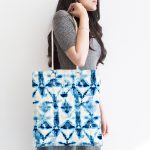 - Canta-2295-1 - Realhomes Mavi Kar Tanesi Desenli Dijital Baskılı Kumaş Plaj Çantası Realhomes