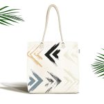 - Canta-2384 - Realhomes Siyah Mavi Ok Temalı Yaprak Çizimli Kumaş Plaj Çantası Realhomes