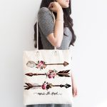 - Canta-2485-1 - Realhomes Kahverengi Ok Çizimli Çiçek Desenli Kumaş Plaj Çantası Realhomes