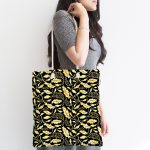 Siyah Zeminli Altın Yapraklar Motifli Kumaş Plaj Çantası Realhomes