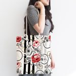 - Canta-3809-1 - Realhomes Beyaz Zeminde Kırmızı Çiçekler Dijital Baskılı Kumaş Plaj Çantası Realhomes