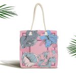 Pembe Zeminde Mavi Zambak Motifli Dijital Baskılı Kumaş Plaj Çantası Realhomes
