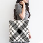 - Canta-4053-1 - Realhomes Siyah Beyaz Ekose Motifli Özel Tasarım Dijital Baskılı Kumaş Plaj Çantası Realhomes