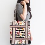 Çizgili Zeminde Çiçek Motifli Özel Tasarım Dijital Baskılı Kumaş Plaj Çantası Realhomes