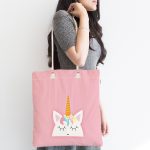 Pembe Zeminde Unicorn Desenli Tasarımlı Dijital Baskılı Çocuk Odası Kumaş Plaj Çantası Realhomes