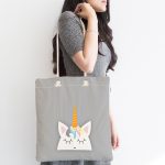 - Canta-4315-1 - Realhomes Gri Zeminde Unicorn Desenli Tasarımlı Dijital Baskılı Çocuk Odası Kumaş Plaj Çantası Realhomes