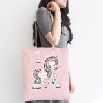 - Canta-4322-1 - Realhomes Pembe Zeminde Unicorn Motifli Özel Tasarımlı Dijital Baskılı Çocuk Odası Kumaş Plaj Çantası Realhomes