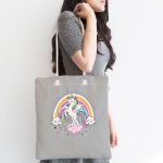 - Canta-4325-1 - Realhomes Realhomes Gri Zeminde Unicorn At ve Kalpler Tasarımlı Kumaş Plaj Çantası Realhomes