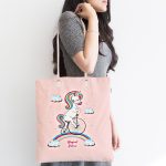 - Canta-4338-1 - Realhomes Bisiklete Binmiş Unicorn Desenli Özel Tasarımlı Dijital Baskılı Kumaş Plaj Çantası Realhomes