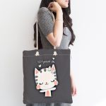 - Canta-4350-1 - Realhomes Koyu Zeminde Sevimli Kedicik Desenli Kumaş Plaj Çantası Realhomes