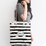 - Canta-4351-1 - Realhomes Realhomes Siyah Beyaz Çizgili Unicorn Atlar Kumaş Plaj Çantası Realhomes