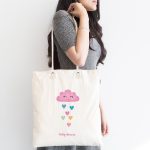 - Canta-4370-1 - Realhomes Realhomes Beyaz Zeminde Pembe Bulutlu Baby Shower Kumaş Plaj Çantası Realhomes